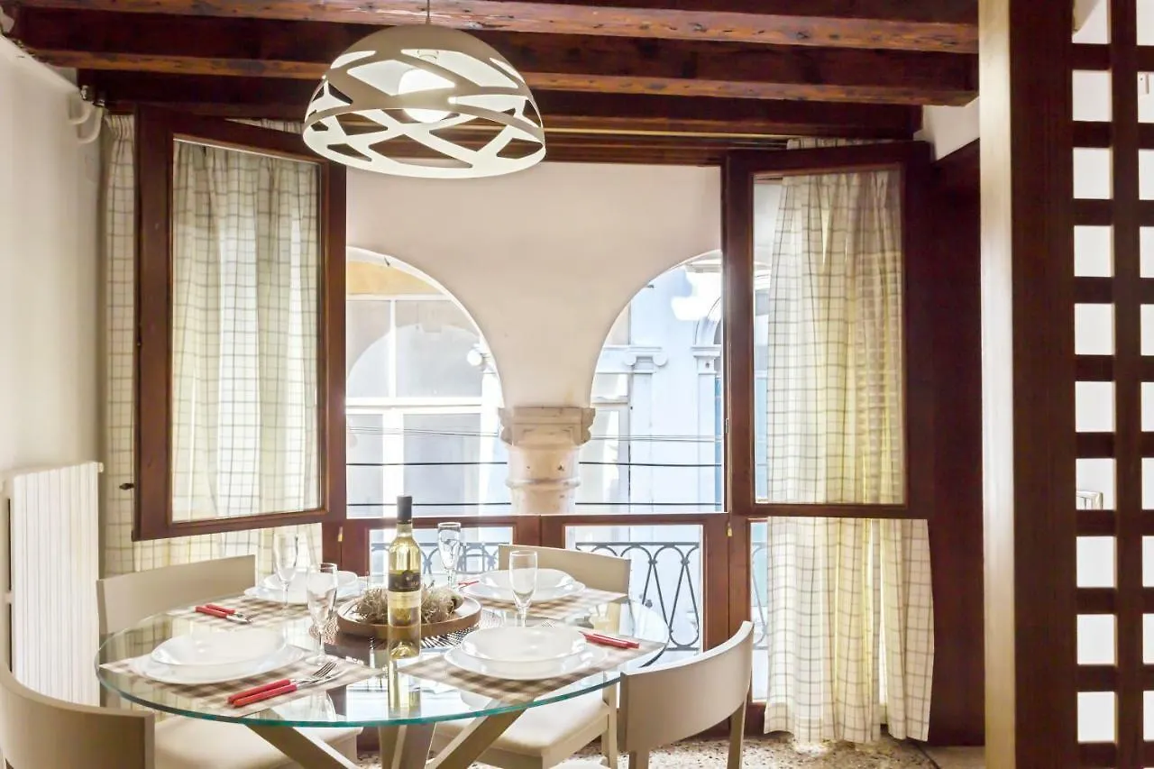 Apartment Sansoni Palace - Canal View Hotel Venice Italy