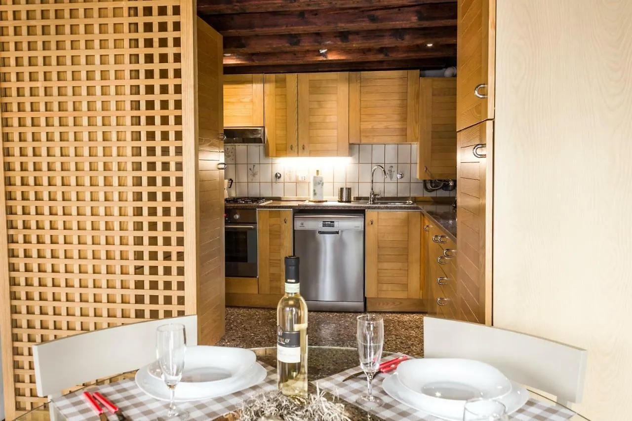 Apartment Sansoni Palace - Canal View Hotel Venice Italy