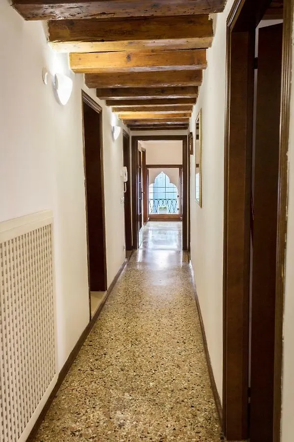 Sansoni Palace - Canal View Hotel Venice Apartment