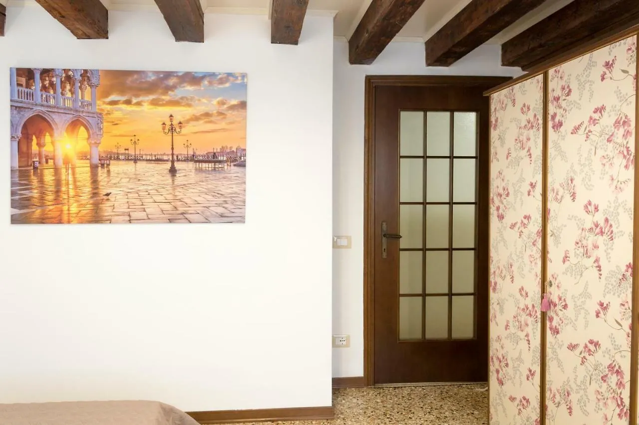 Sansoni Palace - Canal View Hotel Venice