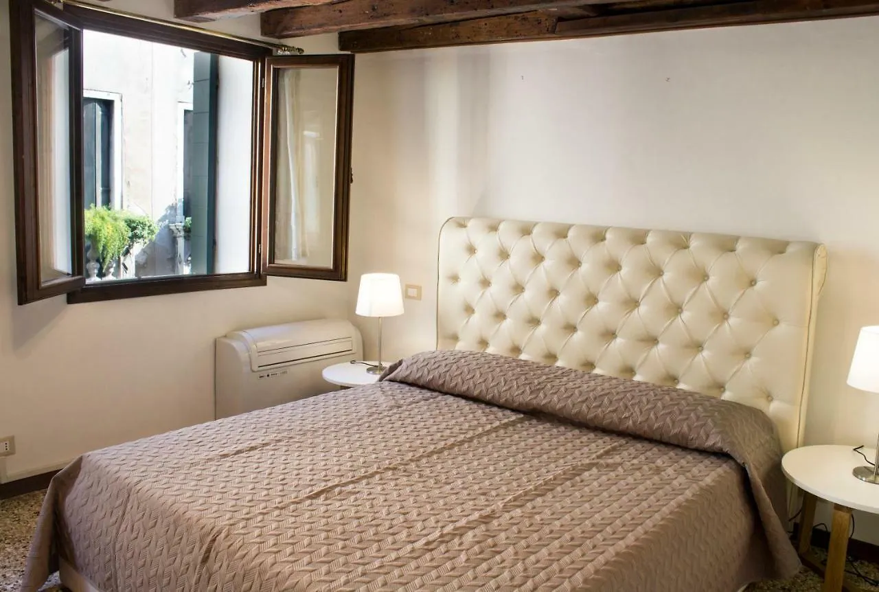 Apartment Sansoni Palace - Canal View Hotel Venice